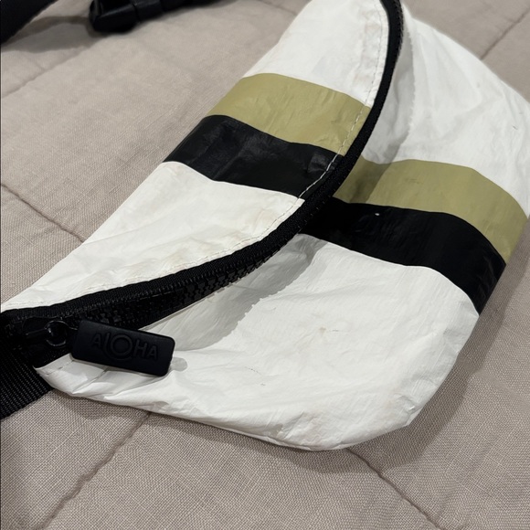 Aloha Collection Hip Pack - Picture 6 of 9